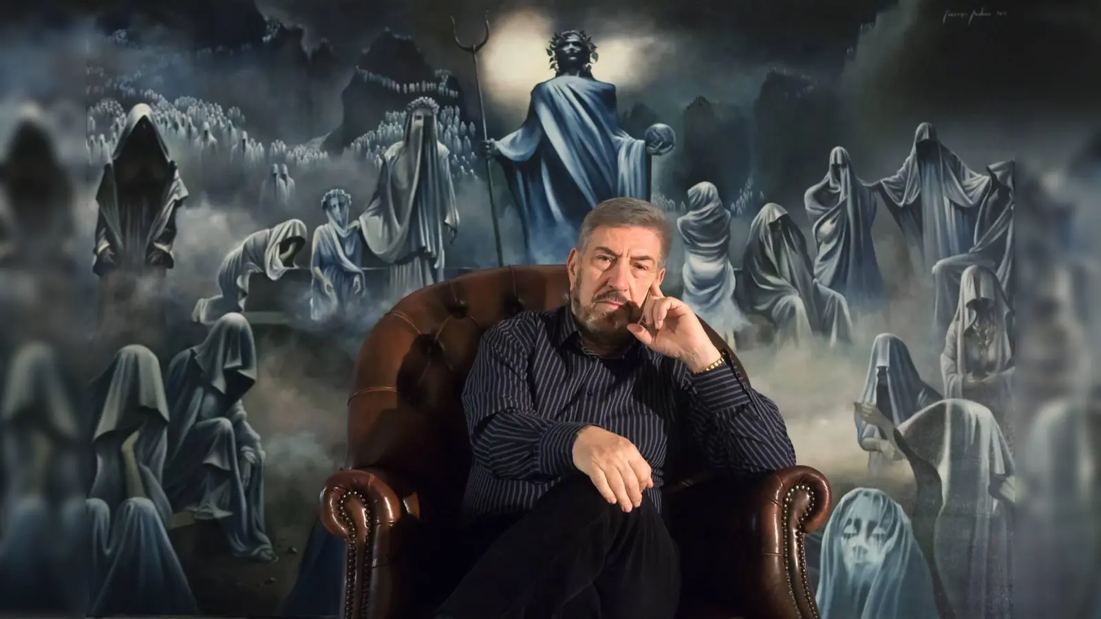 Iannis Nikou vor einem seiner Gemälde. (Foto: Michaela Leis)