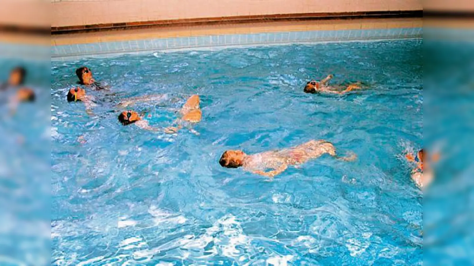 Ob Kraul oder Rücken im Familienzentrum Poing lernt jeder mit Spaß das Schwimmen.	 (Foto: VA)