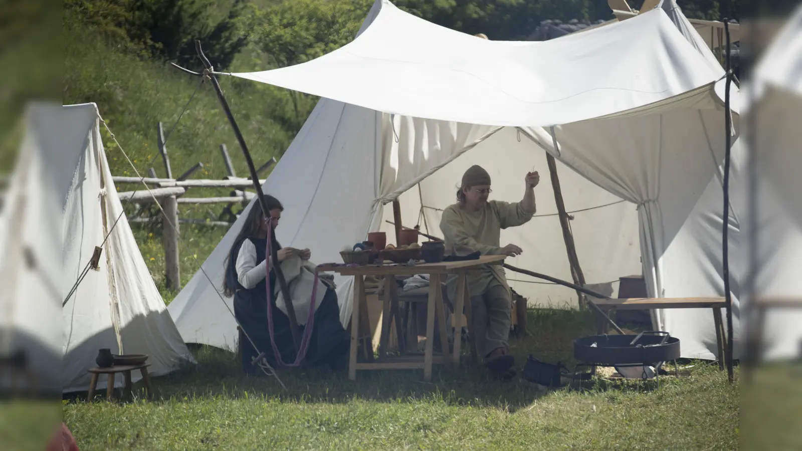 Als Besucher eintauchen in das lebendige Lagerleben. (Foto: Markus Wasmeier)