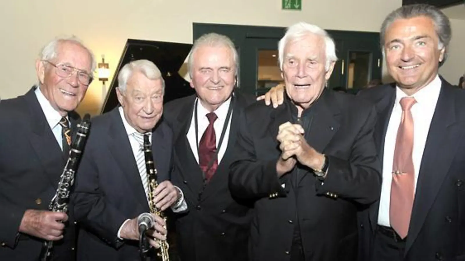 Gemeinsam spielten sie beim Geburtstagsfest: (v. l.) Delle Haensch, Hugo Strasser, Max Greger sen., Joachim Fuchsberger und Max Greger jun.	 (Foto: Schunk)