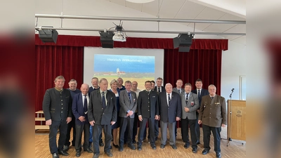 Die Vorstandschaft der Soldaten- und Kriegervereine des Landkreises Ebersberg. (Foto: VA)