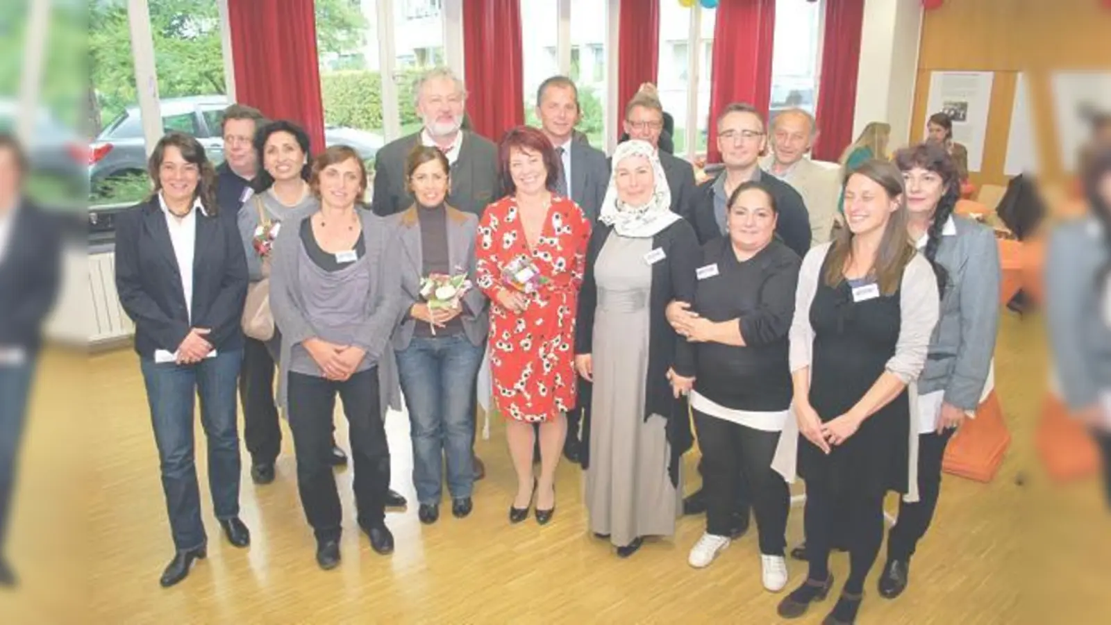 Diana Stachowitz (M.) in der Diakonie Hasenbergl mit Pontis-Mitarbeitern.	 (Foto: VA)