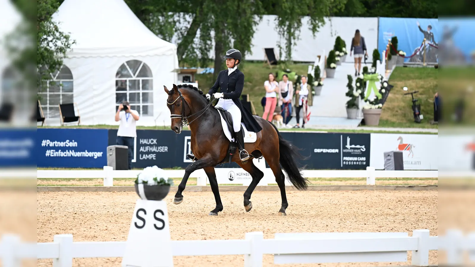 Highlight 2026 wird auch wieder die Dressur auf CDI5* Niveau. Hier zu sehen Laura Strobel mit Alvari im NÜRNBERGER BURG-POKAL. München wird auch 2026 wieder eine Station dieser renommierten Dressurserie austragen.  (Foto: Hubert Fischer)