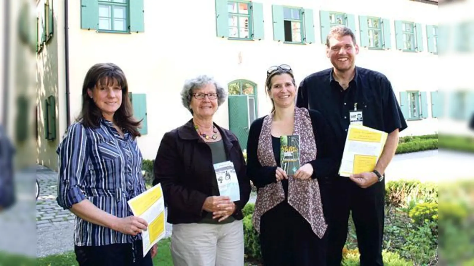 Präsentierten das kulturelle Rahmenprogramm im Pelkovenschlössl zu den  Special Olympics 2012 (v. l.): Elke Riesenkönig, Martina Weide-Gertke, Julia Schönfeld-Knor und Peter Zehetner.	 (Foto: ws)