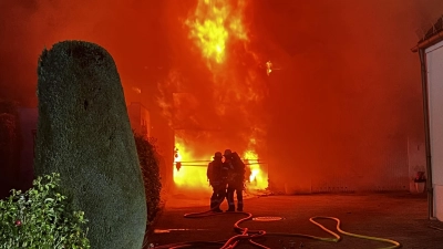 Beim Eintreffen der Freiwilligen Feuerwehr Haar stand die Garage in Vollbrand.  (Foto: FFH)