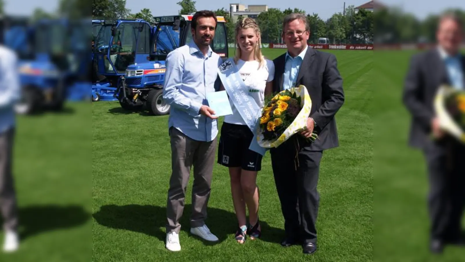 Gratulierten der ersten Miss 1860 Dana Holzner: Miki Stevic (li.), und Christian Birmoser.  (Foto: 1860)