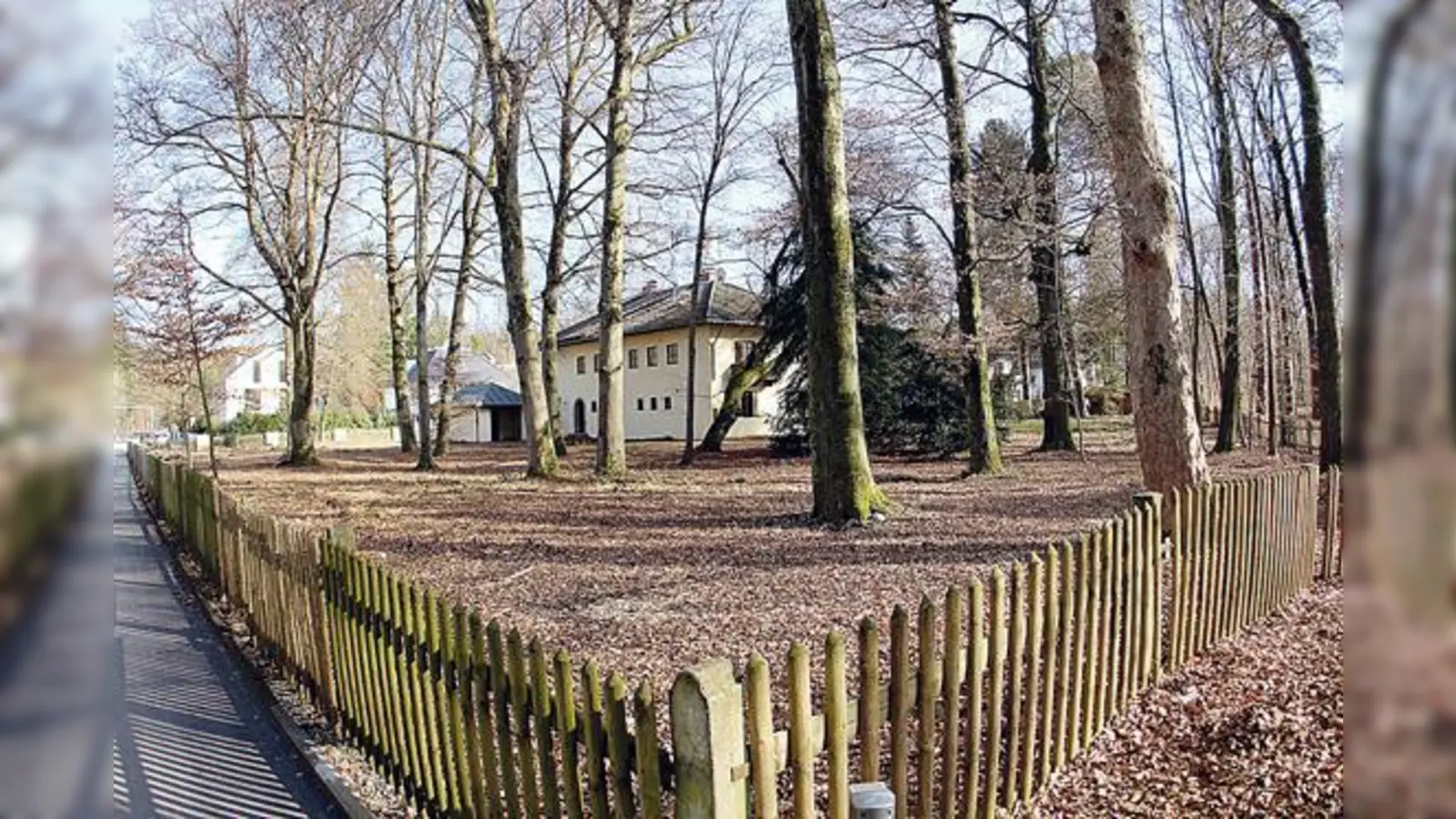 Auf diesem staatlichen Gelände am Schilcherweg in Harlaching sollen demnächst anerkannte Flüchtlinge und Menschen mit geringem Einkommen untergebracht werden. 	 (Foto: RedH)
