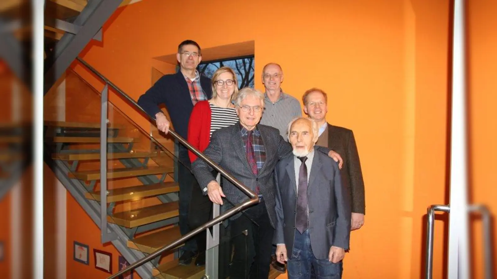 Der Verein gegen das Vergessen im Würmtal e.V. hat einen neuen Vorstand gewählt: v.l. Herbert Stepp, Angelika Lawo vom Feodor-Lynen-Gymnasium, Vorsitzender Friedrich Schreiber, Johannes Stumpf vom Otto-von-Taube-Gymnasium, Karl Rom und Gregor Pelger vom Kurt-Huber-Gymnasium. (Foto: us)