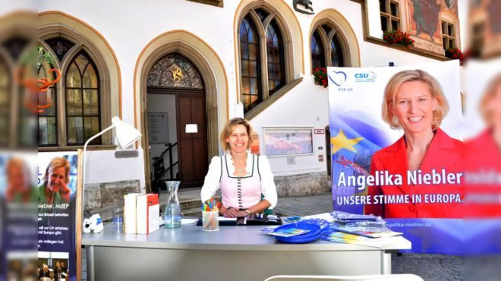 Die CSU-Politikerin Angelika Niebler, hier in ihrem mobilen Europa-Büro in Murnau, hat auch beim ZDF ein Wörtchen mitzureden. 	 (Foto: sf)