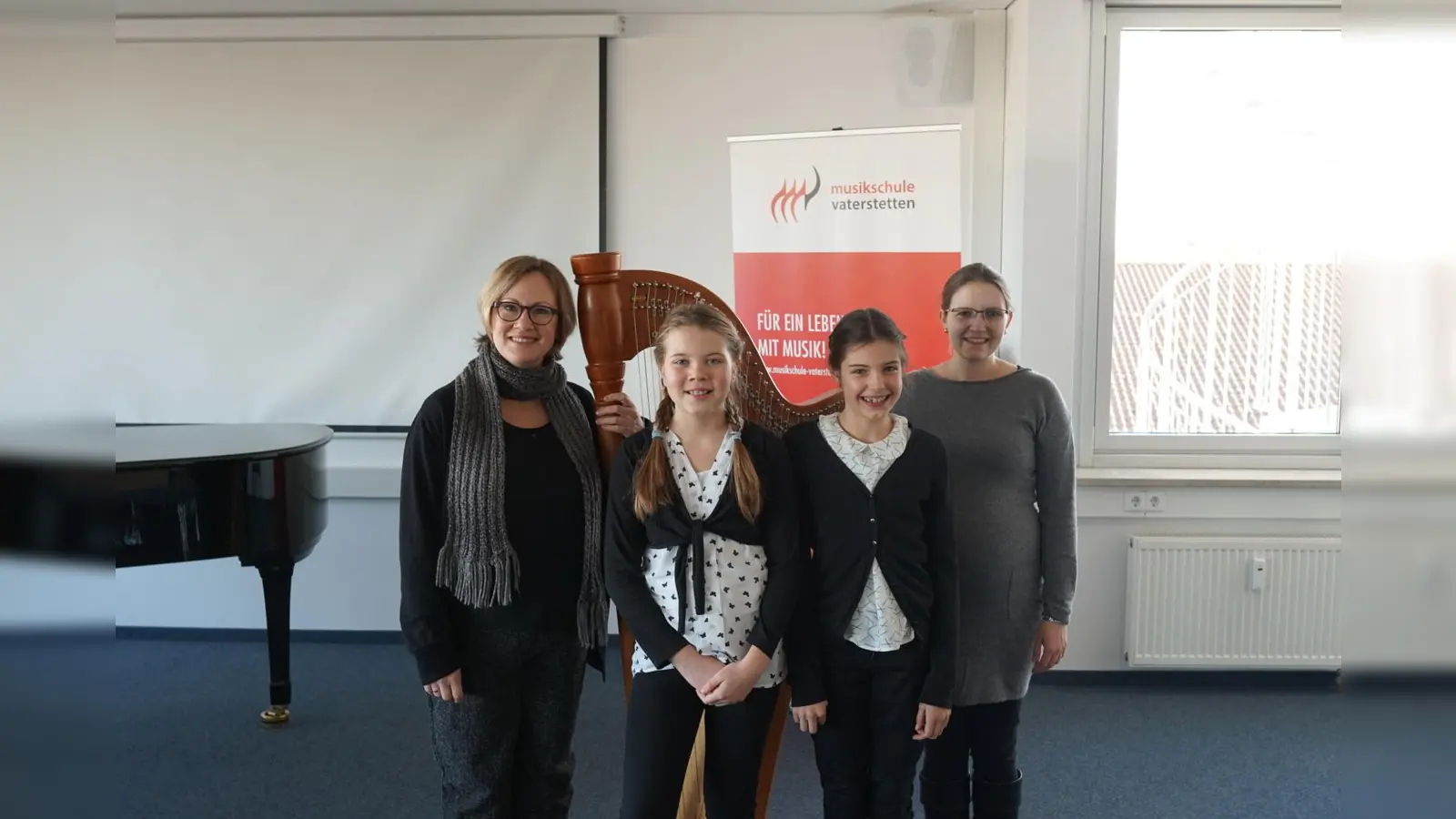 Sophie Pfaffenstaller und Sophie Betz konnten bei dem Regionalwettbewerb „Jugend Musiziert“ im Harfe Duo den 1. Platz mit 24 von 25 Punkten belegen konnten. (Foto: VA)