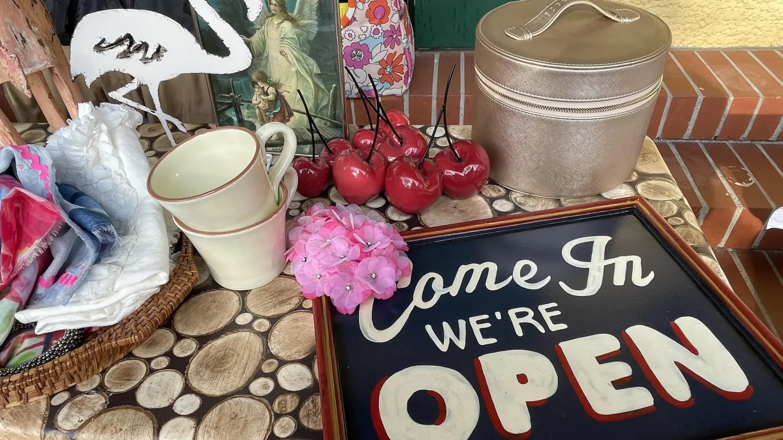 Eine gute Gelgenheit Schnäppchen zu machen bietet der Flohmarkt in Brunnthal, gegenüber von Ikea. (Foto: hw)