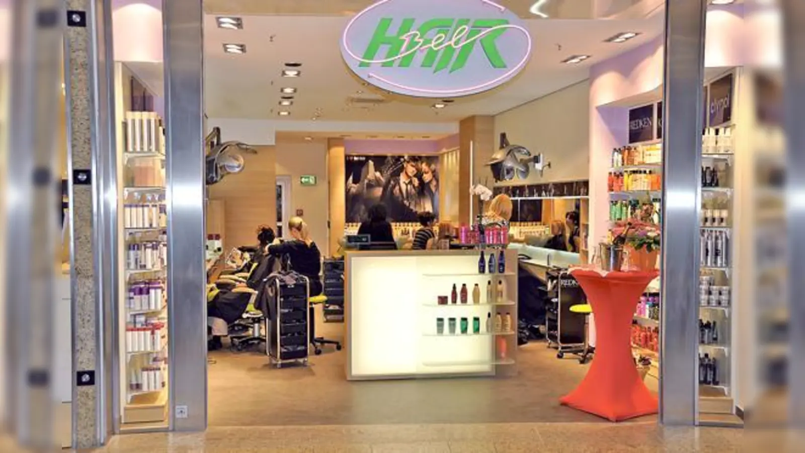Innen und außen komplett neu  (Foto: Bel Hair im pep hat am letzten Donnerstag mit neuen Innovationen eröffnet.)