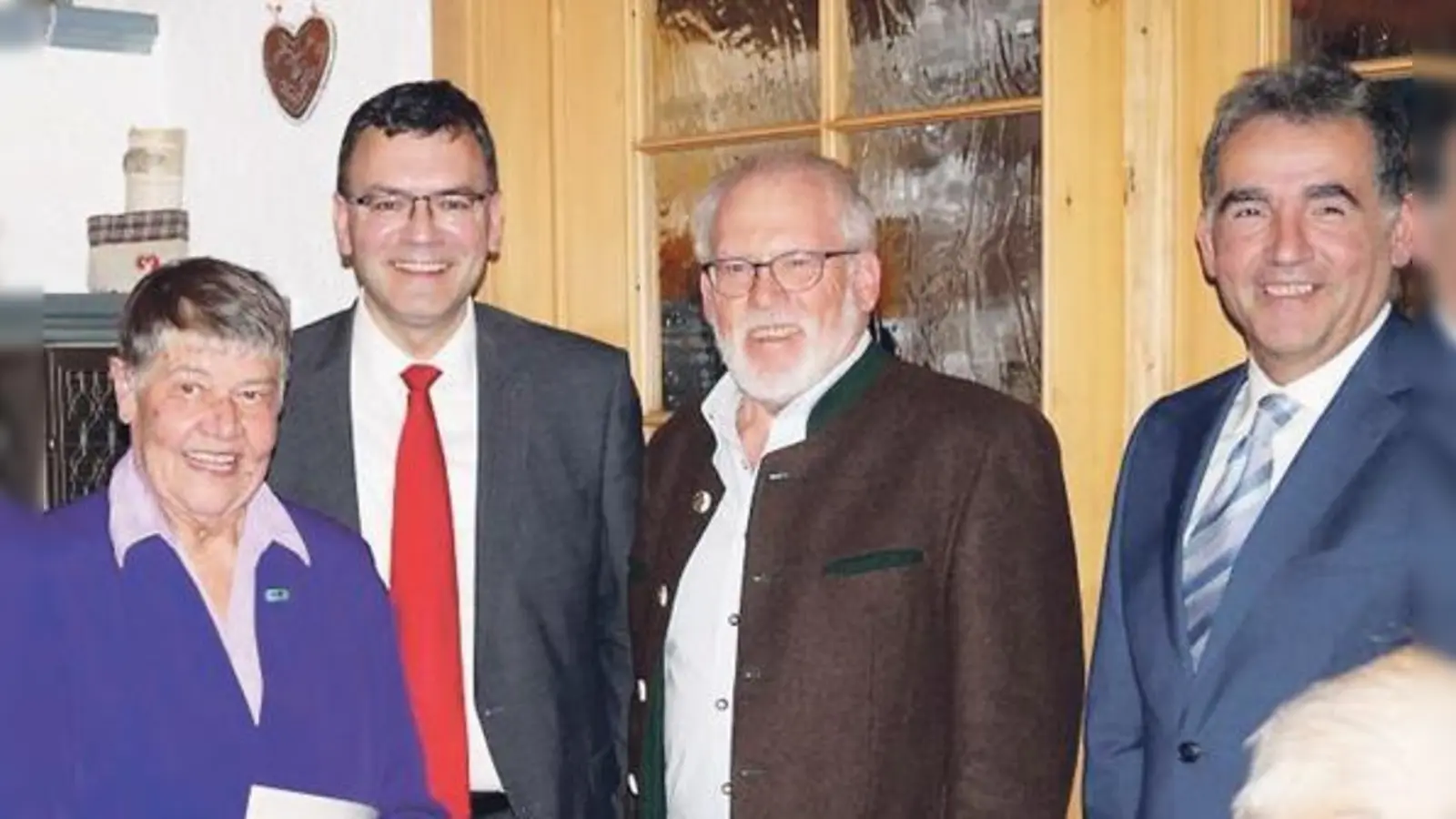 Bei der Mitgliederversammlung (v.l.): Martha Vetter, MdL Dr. Florian Herrmann, Altbürgermeister und Gemeinderat Gerhard Michels und Ortsvorsitzender Oskar Dernitzky.	 (Foto: Sonja Aigner)