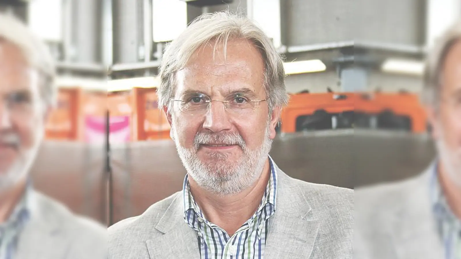 »Wir lassen uns von der Firma für das neue Carport-Dach zehn Jahre Sicherheit garantieren«, erklärt Helmut Schmidt.	 (Fotos: ws)