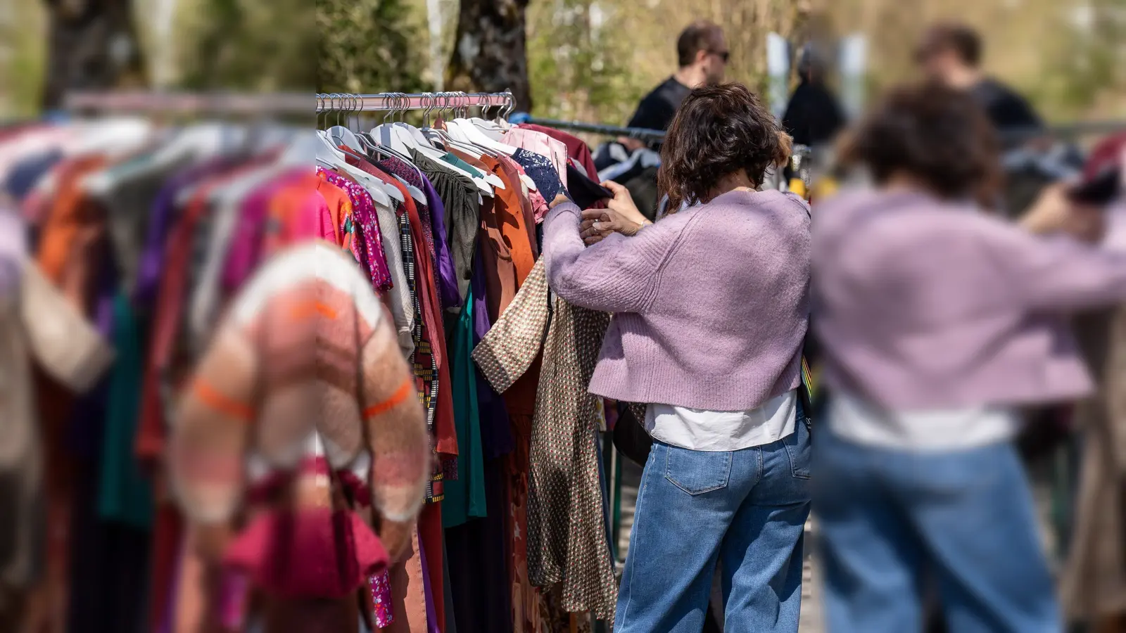 Beim Fashion Flohmarkt kann man neue Schätze für seinen Kleiderschrank finden. (Foto: Klimscha)