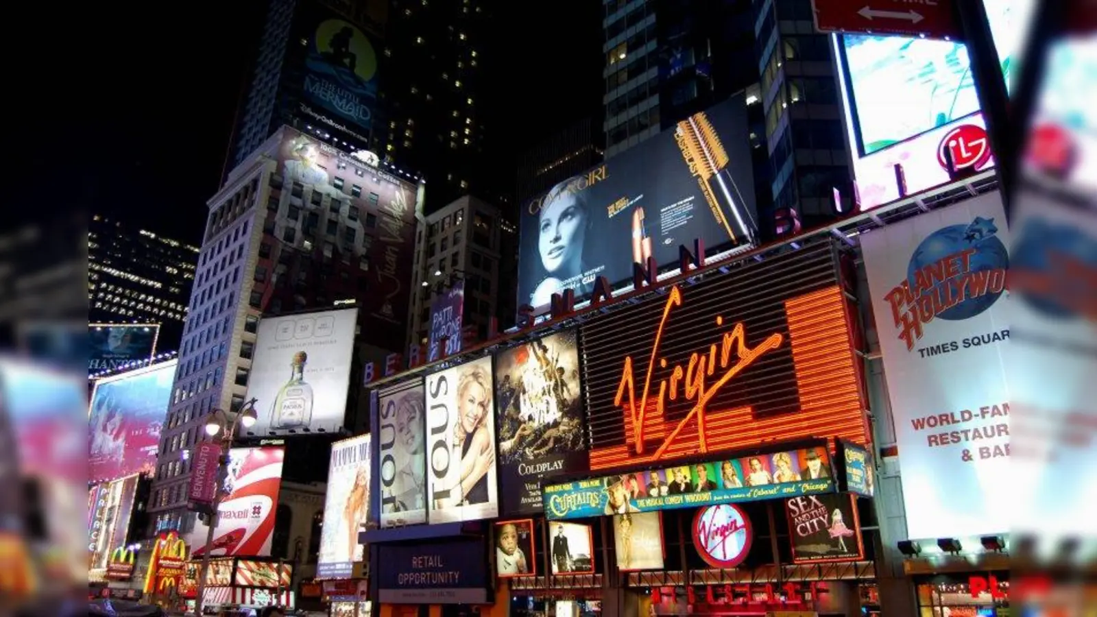 Aus Laim soll kein Las Vegas werden! Der Bezirksausschuss 25 stellt sich gegen moderne Mega-Light-Werbeanlagen im Stadtteil. (Foto: O. Fischer_pixelio.de)