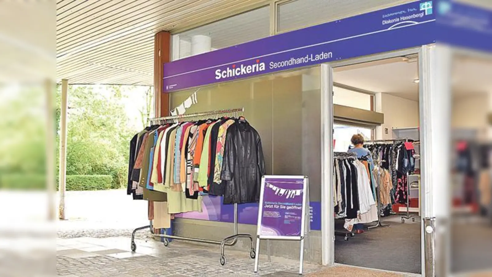 Die ehrenamtlichen Frauen, die den Laden führen, haben den neuen Verkaufsraum mit viel Liebe gestaltet.  	 (Foto: privat)