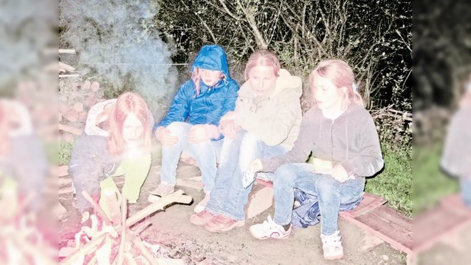 Am Lagerfeuer lauschten die Mädchen spannenden Hexengeschichten.	 (Foto: VA)