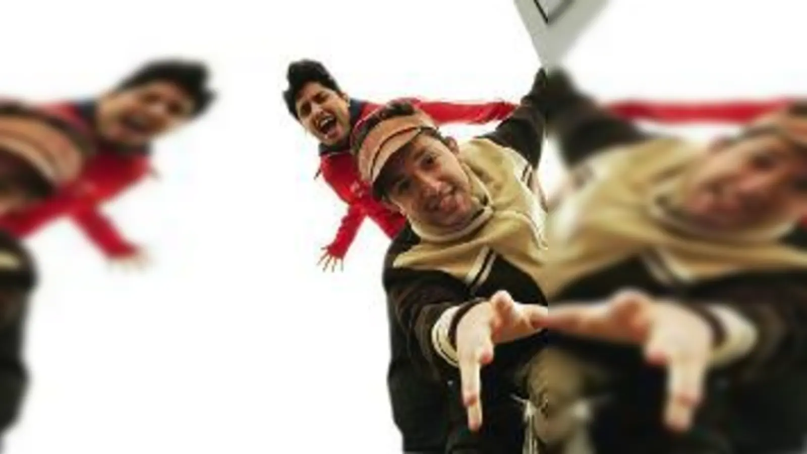 Die Brüder Caramellow (vorne unten) und Criminal lassen es bereits vor Mitternacht in der Muffathalle krachen. 	 (Foto: VA)