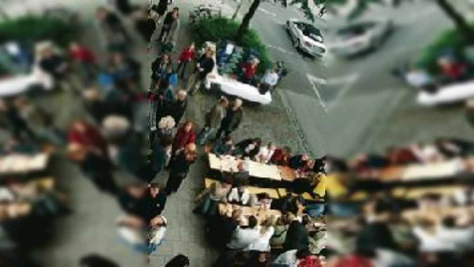 Reger Andrang: Das Projekt »Kunst im Karrée« ist ein wahrer Publikumsmagnet.	  (Foto: VA)