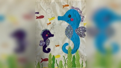 In der Atelierwerkstatt können die Besucher aus bunten, gemusterten Stoffen kleine Seepferdchen, Glitzerfische oder Clownsfische gestalten und damit einfache Baumwolltaschen verschönern. (Foto: Feierwerk)