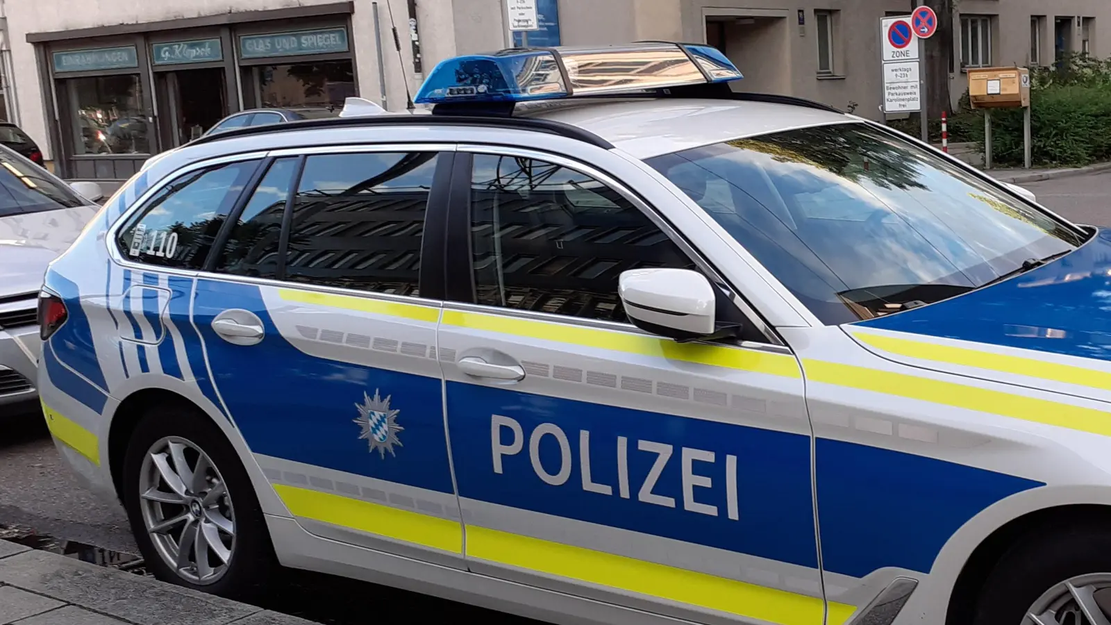 Sofort nach dem Raub konnte die Polizei zwei der Verdächtigen festnehmen. (Foto: mha)
