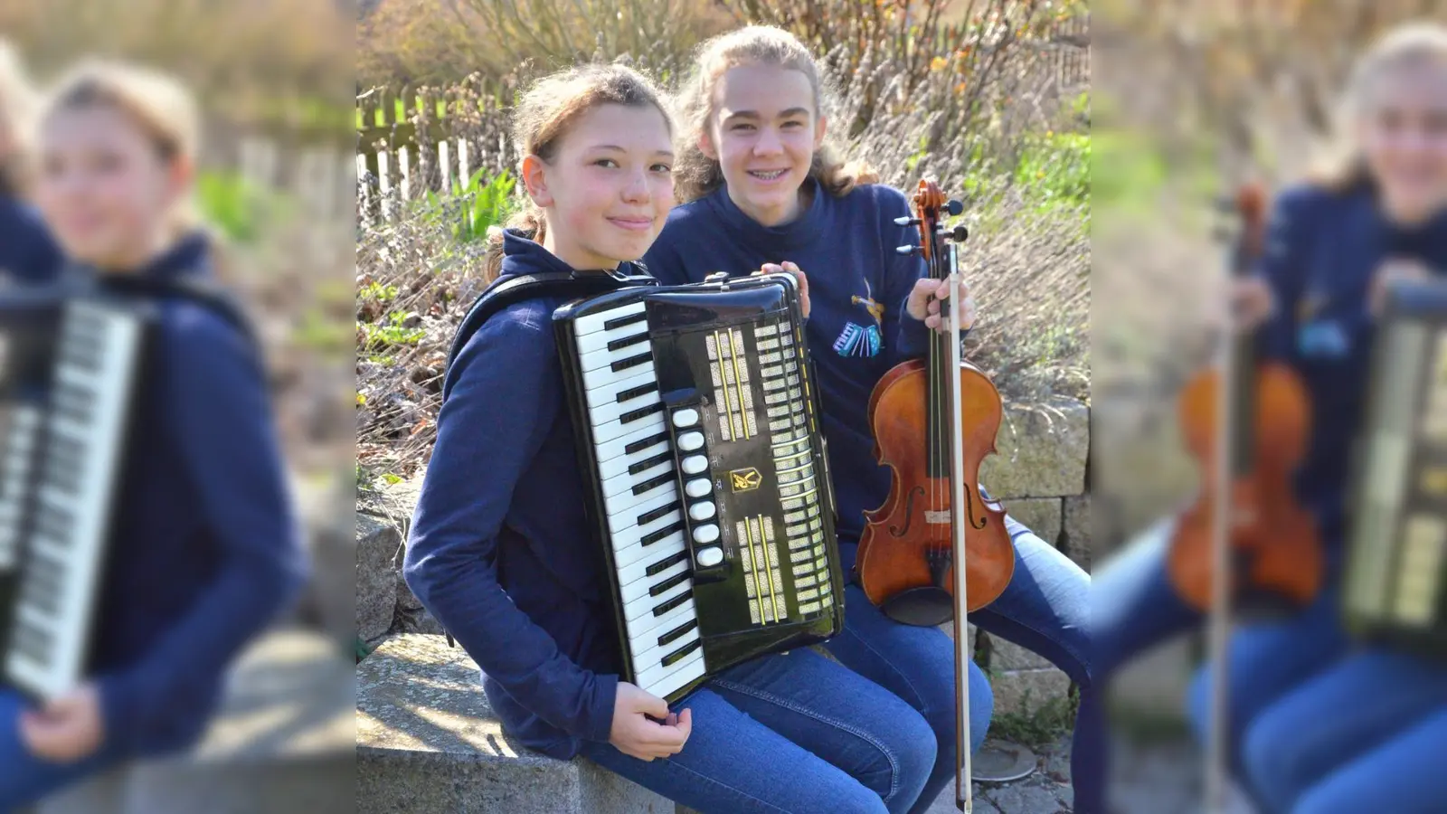 Lotti Lettner auf der Geige (rechts) und Anna Füssel auf dem Akkordeon geben in Giesing ein SommerHofKonzert (Foto: Karin Füssel,)