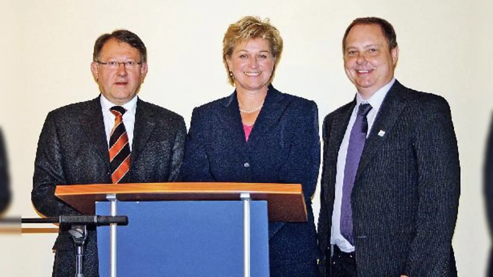 Auf gehts zum Endspurt: Markt Schwabens Bürgermeisterkandidaten Georg Hohmann, Magdalena Föstl und Joseph Riexinger (v.l.).  (Foto: js)