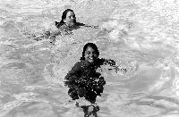 Auch ins Schwimmbad kommen Kids günstiger mit dem Ferienpaß. 	Foto: Privat