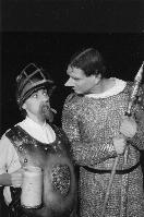 Da sind Lacher garantiert: Ritter Unkenstein und Knappe Heinrich versuchen die reizende Kunigunde zu retten.	Foto: Theater