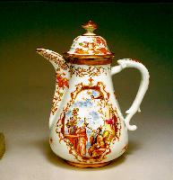 Kaffeekanne mit Chinoiserien, Meißen um 1720/25.