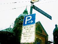 Im südlichen Lehel gehören die Parklizenz-Schilder bereits zum Stadtbild.  Bald werden sie auch im mittleren und nördlichen Lehel zu sehen sein.	Foto: rme