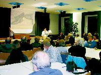 Rund 120 Gäste hörten sich die Ausführungen von Karola Kennerknecht zum Bebauungsplan für die Lerchenau an. Der Plan erntete zum Teil scharfe Kritik.	Foto: pt