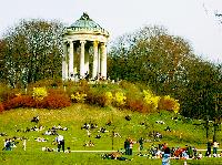 Neue alte Perspektiven eröffnen: Der Englische Garten wird nach den Plänen Friedrich Ludwig von Sckells aus dem Jahr 1804 umgestaltet.	Foto: rme