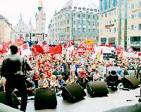 Viele tausend Teilnehmer mehr als in den Vorjahren werden zur 1. Mai-Kundgebung des DGB München auf dem Marienplatz erwartet.	Fotos: Stadt München