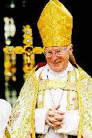 Kardinal Wetter zelebriert den Pfingstgottesdienst in der Münchner Frauenkirche. 	Foto: Archiv