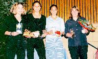 Die Erfolgsmädels der TS Jahn München Mona, Kathrin und Kristin mit Trainerin Anke Elwassimy gewannen die Bronzemedaille bei der Deutschen Volleyball-Meisterschaft.