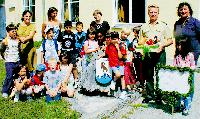 Eine besondere Freundschaft pflegen die Kindertagesstätte Rose-Pichler-Weg (Am Hart) und die Bundesgrenzschutz-Fliegerstaffel Süd seit zehn Jahren.	Foto: cr