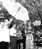 Ein Schirm für die Schirmherrin.	Foto: Privat