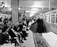 Modenschau im U-Bahnhof in den 70er Jahren.
	Foto: MVG