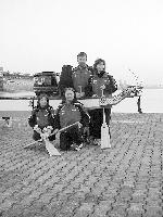 Sie trainieren derzeit für Kapstadt: die Drachenbootfahrer des MTV München.	Foto: Verein