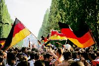 Schon bei der letzten WM feierten die Fußball-Fans frenetisch auf der Leopoldstraße. Künftig soll das zum Event werden.	Foto: ff
