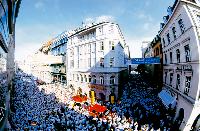 Wann war es hier jemals so voll? 18.000 Münchner beim Stadtlauf.	Foto: VA