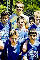 Nationalspieler Phillip Lahm und die D2-Jugend des FT Gern.Foto: Privat