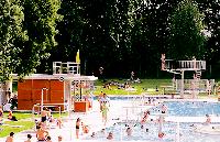 Flirten, Schwimmen, Glücklichsein: Im Prinzregentenbad kann man den Münchner Sommer genießen.	Foto: aa