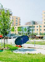 Ein neues Stadtviertel entsteht: Fertige Wohnhäuser neben Rohbauten  vorne der provisorische Spielplatz der Kinderkrippe.	Foto: SPD-Stadtratsfraktion