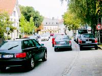 Wie hier in Garching sind die Nord-Allianz-Gemeinden vom Durchfahrtsverkehr belastet; die Autos sollen raus aus den Ortschaften. Eine solche Entlastung versprechen sich die Kommunen vom Südring  der ausgebremst wurde.	Fotos: cr