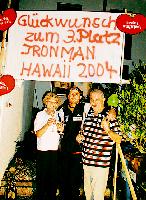 Dritter beim Ironman: Nach der Rückkehr aus Hawai wurde der Moosacher Faris Al-Sultan von Eltern und Nachbarschaft begeistert begrüßt.	Foto: Eva Speckner