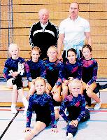 Die Mädels vom SC Eching aus dem Jahrgang 92/93 mit ihren Trainern.	Foto: Verein