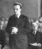Das Todesurteil stand von Anfang an fest: Pater Delp vor dem Volksgerichtshof der Nazis.	Foto: Erdiözese